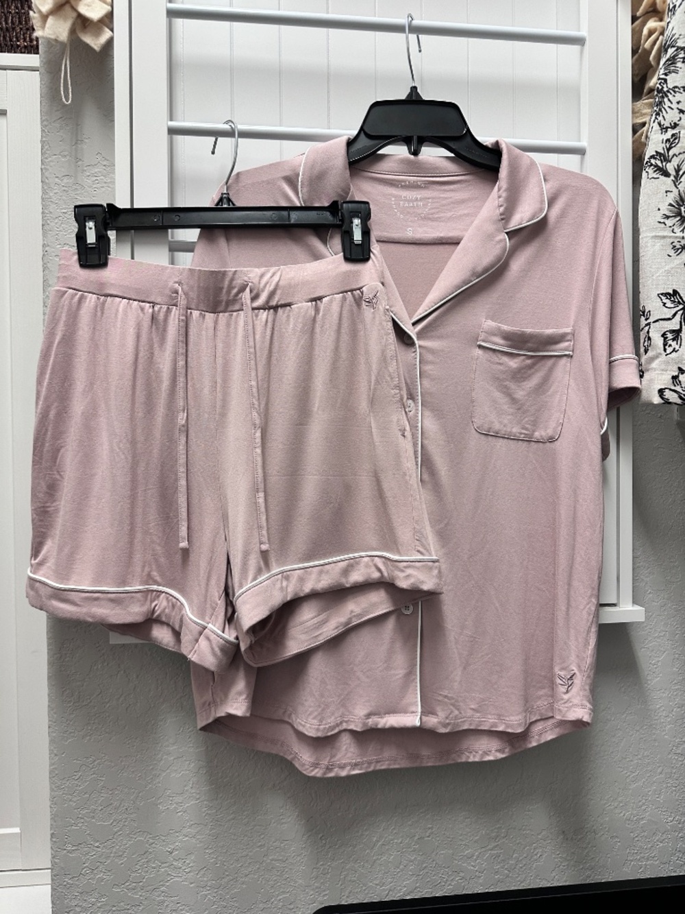 NWOT Cozy Earth Women's Bamboo Stretch-Knit Short Sleeve Pajama Set- Blush color